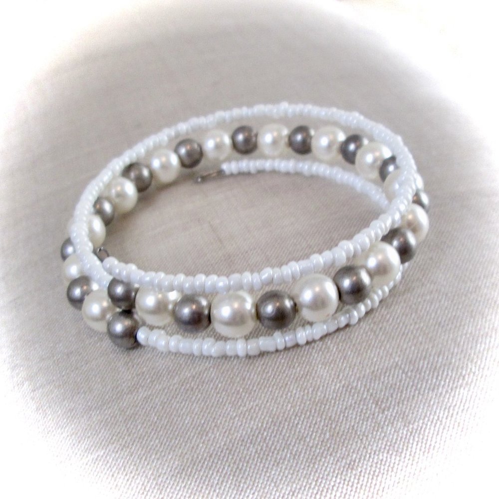 "You had me at Hello" faux pearl bracelet